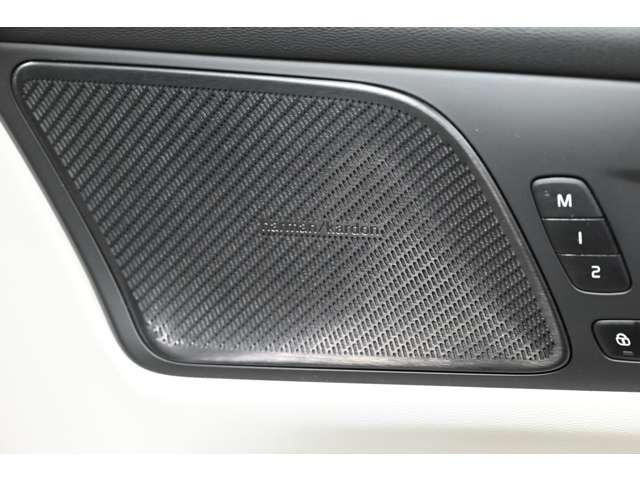 Ｖ６０ リチャジアルティメットＴ６ＡＷＤプラグインハイブリド　４ＷＤ　認定中古車　ワンオーナー　サンルーフ　ｈａｒｍａｎ／ｋａｒｄｏｎ　Ｇｏｏｇｌｅナビ　白革シート　リラクゼーション機能　ベンチレーション機能　電子制御ＡＷＤシステム　オレフォスシフト　ドラレコ（6枚目）