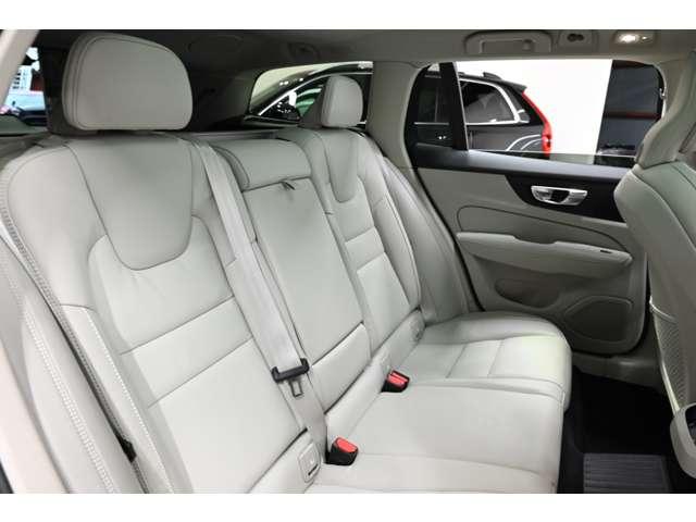 Ｖ６０ リチャジアルティメットＴ６ＡＷＤプラグインハイブリド　４ＷＤ　認定中古車　ワンオーナー　サンルーフ　ｈａｒｍａｎ／ｋａｒｄｏｎ　Ｇｏｏｇｌｅナビ　白革シート　リラクゼーション機能　ベンチレーション機能　電子制御ＡＷＤシステム　オレフォスシフト　ドラレコ（12枚目）