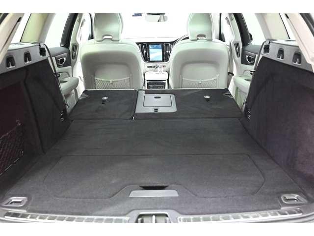 Ｖ６０ リチャジアルティメットＴ６ＡＷＤプラグインハイブリド　４ＷＤ　認定中古車　ワンオーナー　サンルーフ　ｈａｒｍａｎ／ｋａｒｄｏｎ　Ｇｏｏｇｌｅナビ　白革シート　リラクゼーション機能　ベンチレーション機能　電子制御ＡＷＤシステム　オレフォスシフト　ドラレコ（13枚目）