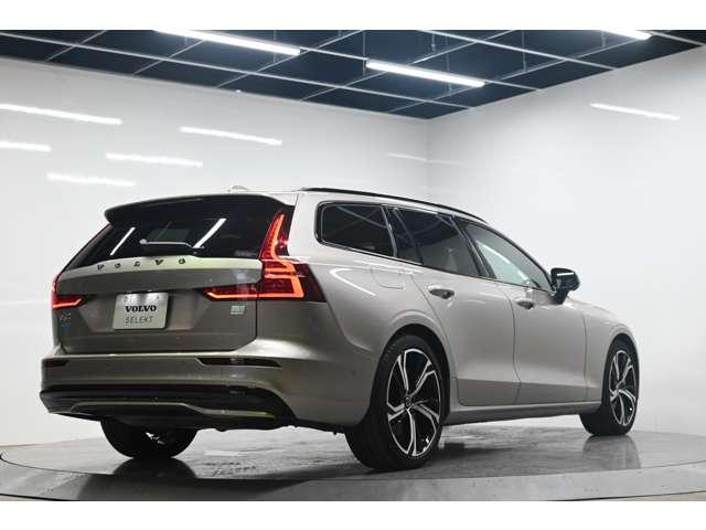 Ｖ６０ リチャジアルティメットＴ６ＡＷＤプラグインハイブリド　４ＷＤ　認定中古車　ワンオーナー　サンルーフ　ｈａｒｍａｎ／ｋａｒｄｏｎ　Ｇｏｏｇｌｅナビ　白革シート　リラクゼーション機能　ベンチレーション機能　電子制御ＡＷＤシステム　オレフォスシフト　ドラレコ（23枚目）