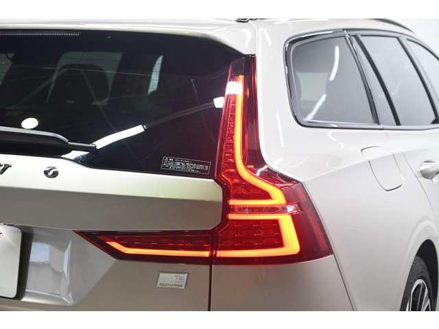 Ｖ６０ リチャジアルティメットＴ６ＡＷＤプラグインハイブリド　４ＷＤ　認定中古車　ワンオーナー　サンルーフ　ｈａｒｍａｎ／ｋａｒｄｏｎ　Ｇｏｏｇｌｅナビ　白革シート　リラクゼーション機能　ベンチレーション機能　電子制御ＡＷＤシステム　オレフォスシフト　ドラレコ（31枚目）