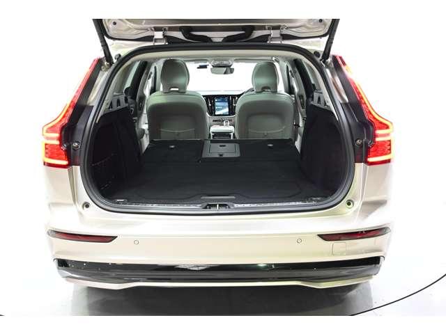 Ｖ６０ リチャジアルティメットＴ６ＡＷＤプラグインハイブリド　４ＷＤ　認定中古車　ワンオーナー　サンルーフ　ｈａｒｍａｎ／ｋａｒｄｏｎ　Ｇｏｏｇｌｅナビ　白革シート　リラクゼーション機能　ベンチレーション機能　電子制御ＡＷＤシステム　オレフォスシフト　ドラレコ（32枚目）