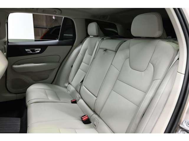 Ｖ６０ リチャジアルティメットＴ６ＡＷＤプラグインハイブリド　４ＷＤ　認定中古車　ワンオーナー　サンルーフ　ｈａｒｍａｎ／ｋａｒｄｏｎ　Ｇｏｏｇｌｅナビ　白革シート　リラクゼーション機能　ベンチレーション機能　電子制御ＡＷＤシステム　オレフォスシフト　ドラレコ（38枚目）