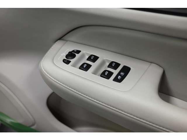 Ｖ６０ リチャジアルティメットＴ６ＡＷＤプラグインハイブリド　４ＷＤ　認定中古車　ワンオーナー　サンルーフ　ｈａｒｍａｎ／ｋａｒｄｏｎ　Ｇｏｏｇｌｅナビ　白革シート　リラクゼーション機能　ベンチレーション機能　電子制御ＡＷＤシステム　オレフォスシフト　ドラレコ（51枚目）