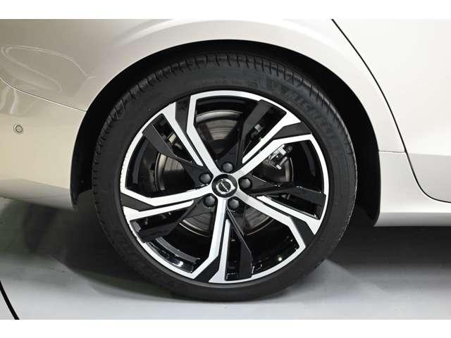 Ｖ６０ リチャジアルティメットＴ６ＡＷＤプラグインハイブリド　４ＷＤ　認定中古車　ワンオーナー　サンルーフ　ｈａｒｍａｎ／ｋａｒｄｏｎ　Ｇｏｏｇｌｅナビ　白革シート　リラクゼーション機能　ベンチレーション機能　電子制御ＡＷＤシステム　オレフォスシフト　ドラレコ（53枚目）