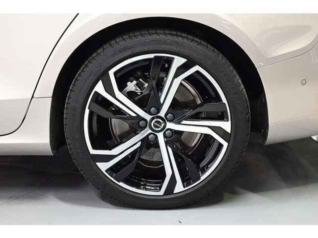 Ｖ６０ リチャジアルティメットＴ６ＡＷＤプラグインハイブリド　４ＷＤ　認定中古車　ワンオーナー　サンルーフ　ｈａｒｍａｎ／ｋａｒｄｏｎ　Ｇｏｏｇｌｅナビ　白革シート　リラクゼーション機能　ベンチレーション機能　電子制御ＡＷＤシステム　オレフォスシフト　ドラレコ（54枚目）