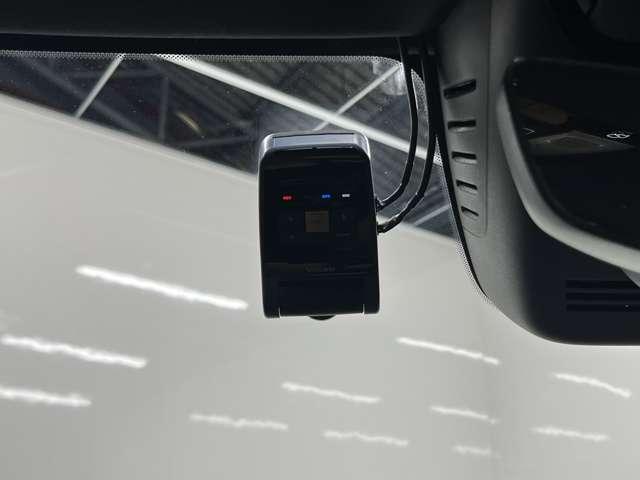 Ｖ６０ リチャジアルティメットＴ６ＡＷＤプラグインハイブリド　４ＷＤ　認定中古車　ワンオーナー　サンルーフ　ｈａｒｍａｎ／ｋａｒｄｏｎ　Ｇｏｏｇｌｅナビ　全周囲カメラ　インテリセーフ　茶革シート　リラクゼーション機能　ベンチレーション機能　純正ドラレコ　禁煙車（8枚目）