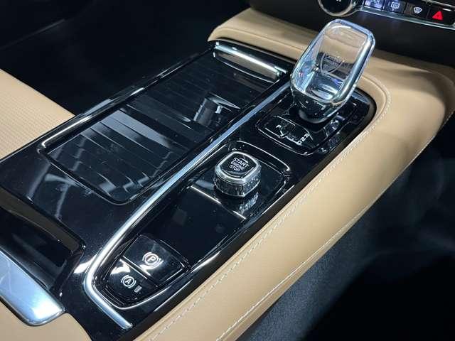 Ｖ６０ リチャジアルティメットＴ６ＡＷＤプラグインハイブリド　４ＷＤ　認定中古車　ワンオーナー　サンルーフ　ｈａｒｍａｎ／ｋａｒｄｏｎ　Ｇｏｏｇｌｅナビ　全周囲カメラ　インテリセーフ　茶革シート　リラクゼーション機能　ベンチレーション機能　純正ドラレコ　禁煙車（9枚目）