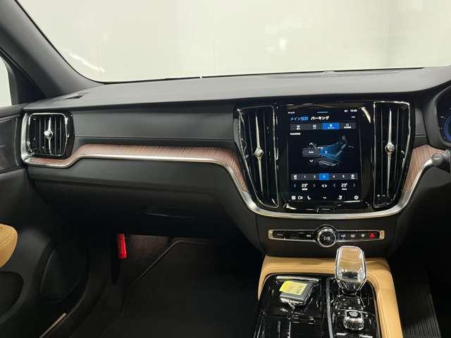 Ｖ６０ リチャジアルティメットＴ６ＡＷＤプラグインハイブリド　４ＷＤ　認定中古車　ワンオーナー　サンルーフ　ｈａｒｍａｎ／ｋａｒｄｏｎ　Ｇｏｏｇｌｅナビ　全周囲カメラ　インテリセーフ　茶革シート　リラクゼーション機能　ベンチレーション機能　純正ドラレコ　禁煙車（10枚目）