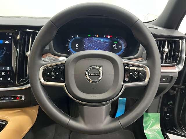 Ｖ６０ リチャジアルティメットＴ６ＡＷＤプラグインハイブリド　４ＷＤ　認定中古車　ワンオーナー　サンルーフ　ｈａｒｍａｎ／ｋａｒｄｏｎ　Ｇｏｏｇｌｅナビ　全周囲カメラ　インテリセーフ　茶革シート　リラクゼーション機能　ベンチレーション機能　純正ドラレコ　禁煙車（11枚目）