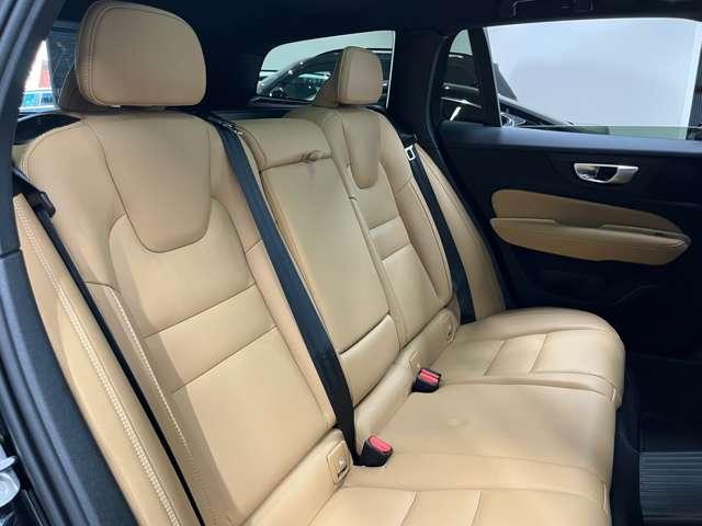 Ｖ６０ リチャジアルティメットＴ６ＡＷＤプラグインハイブリド　４ＷＤ　認定中古車　ワンオーナー　サンルーフ　ｈａｒｍａｎ／ｋａｒｄｏｎ　Ｇｏｏｇｌｅナビ　全周囲カメラ　インテリセーフ　茶革シート　リラクゼーション機能　ベンチレーション機能　純正ドラレコ　禁煙車（13枚目）