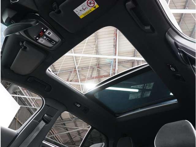 ＸＣ４０ ウルトラ　Ｂ４　ＡＷＤ　ダークエディション　認定中古車　特別仕様車　ワンオーナー　サンルーフｈａｒｍａｎ／ｋａｒｄｏｎ　Ｇｏｏｇｌｅナビ　インテリセーフ　全周囲カメラ　全席シートヒーター　ステアリングヒーター　ドラレコ　ピクセルＬＥＤヘッド（6枚目）