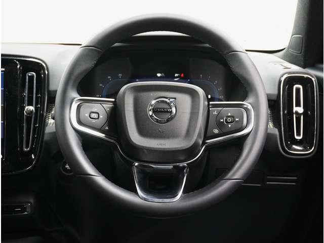 ＸＣ４０ ウルトラ　Ｂ４　ＡＷＤ　ダークエディション　認定中古車　特別仕様車　ワンオーナー　サンルーフｈａｒｍａｎ／ｋａｒｄｏｎ　Ｇｏｏｇｌｅナビ　インテリセーフ　全周囲カメラ　全席シートヒーター　ステアリングヒーター　ドラレコ　ピクセルＬＥＤヘッド（11枚目）