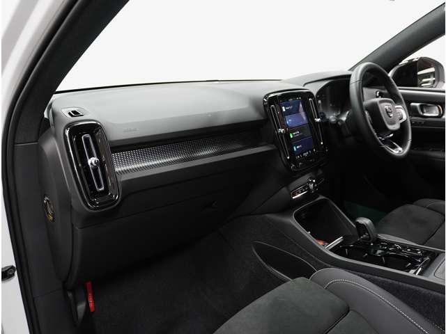 ＸＣ４０ ウルトラ　Ｂ４　ＡＷＤ　ダークエディション　認定中古車　特別仕様車　ワンオーナー　サンルーフｈａｒｍａｎ／ｋａｒｄｏｎ　Ｇｏｏｇｌｅナビ　インテリセーフ　全周囲カメラ　全席シートヒーター　ステアリングヒーター　ドラレコ　ピクセルＬＥＤヘッド（27枚目）