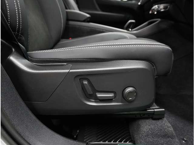 ＸＣ４０ ウルトラ　Ｂ４　ＡＷＤ　ダークエディション　認定中古車　特別仕様車　ワンオーナー　サンルーフｈａｒｍａｎ／ｋａｒｄｏｎ　Ｇｏｏｇｌｅナビ　インテリセーフ　全周囲カメラ　全席シートヒーター　ステアリングヒーター　ドラレコ　ピクセルＬＥＤヘッド（32枚目）