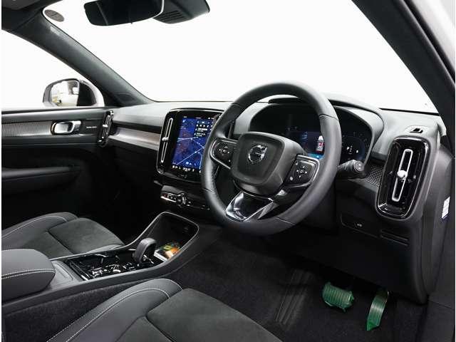 ＸＣ４０ ウルトラ　Ｂ４　ＡＷＤ　ダークエディション　認定中古車　特別仕様車　ワンオーナー　サンルーフ　ｈａｒｍａｎ／ｋａｒｄｏｎ　Ｇｏｏｇｌｅナビ　インテリセーフ　全周囲カメラ　全席シートヒーター　ステアリングヒーター　ドラレコ　ピクセルＬＥＤヘッド（2枚目）