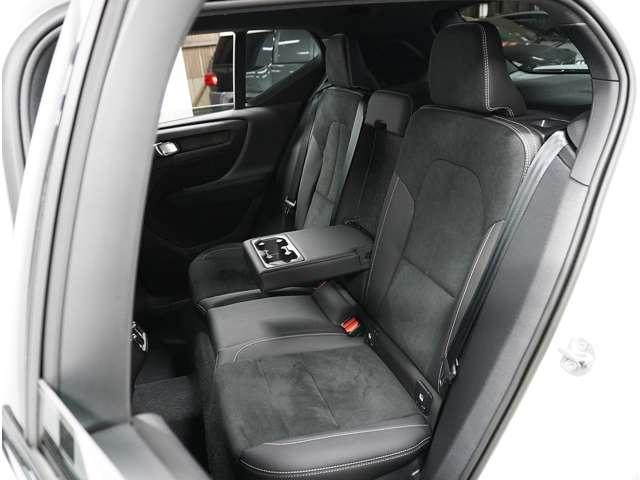 ＸＣ４０ ウルトラ　Ｂ４　ＡＷＤ　ダークエディション　認定中古車　特別仕様車　ワンオーナー　サンルーフ　ｈａｒｍａｎ／ｋａｒｄｏｎ　Ｇｏｏｇｌｅナビ　インテリセーフ　全周囲カメラ　全席シートヒーター　ステアリングヒーター　ドラレコ　ピクセルＬＥＤヘッド（12枚目）