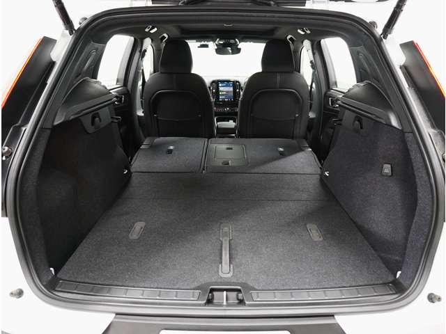 ＸＣ４０ ウルトラ　Ｂ４　ＡＷＤ　ダークエディション　認定中古車　特別仕様車　ワンオーナー　サンルーフ　ｈａｒｍａｎ／ｋａｒｄｏｎ　Ｇｏｏｇｌｅナビ　インテリセーフ　全周囲カメラ　全席シートヒーター　ステアリングヒーター　ドラレコ　ピクセルＬＥＤヘッド（13枚目）