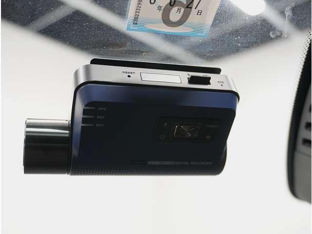 ＸＣ４０ ウルトラ　Ｂ４　ＡＷＤ　ダークエディション　認定中古車　特別仕様車　サンルーフ　ｈａｒｍａｎ／ｋａｒｄｏｎ　Ｇｏｏｇｌｅナビ　インテリセーフ　全周囲カメラ　ドラレコ　本革シート　シートメモリー　電動リアゲート　ダークティンテッドガラス（8枚目）