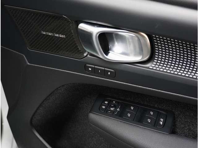 ＸＣ４０ ウルトラ　Ｂ４　ＡＷＤ　ダークエディション　認定中古車　特別仕様車　サンルーフ　ｈａｒｍａｎ／ｋａｒｄｏｎ　Ｇｏｏｇｌｅナビ　インテリセーフ　全周囲カメラ　ドラレコ　本革シート　シートメモリー　電動リアゲート　ダークティンテッドガラス（9枚目）