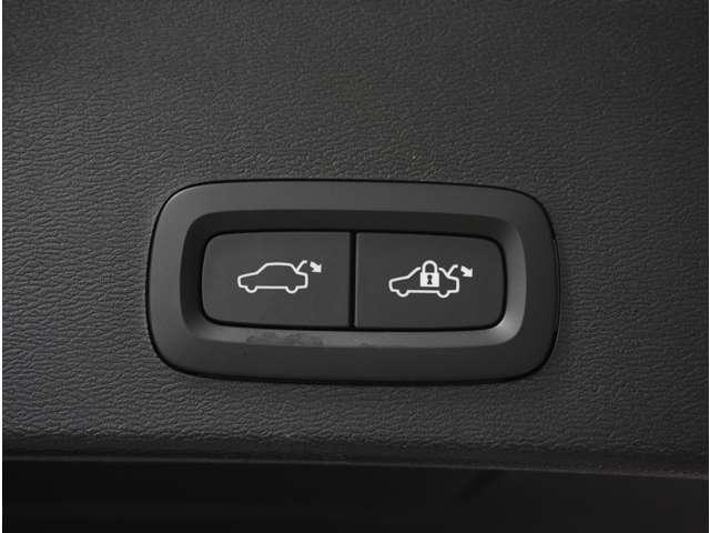 ＸＣ４０ ウルトラ　Ｂ４　ＡＷＤ　ダークエディション　認定中古車　特別仕様車　サンルーフ　ｈａｒｍａｎ／ｋａｒｄｏｎ　Ｇｏｏｇｌｅナビ　インテリセーフ　全周囲カメラ　ドラレコ　本革シート　シートメモリー　電動リアゲート　ダークティンテッドガラス（10枚目）