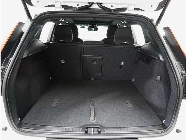 ＸＣ４０ ウルトラ　Ｂ４　ＡＷＤ　ダークエディション　認定中古車　特別仕様車　サンルーフ　ｈａｒｍａｎ／ｋａｒｄｏｎ　Ｇｏｏｇｌｅナビ　インテリセーフ　全周囲カメラ　ドラレコ　本革シート　シートメモリー　電動リアゲート　ダークティンテッドガラス（50枚目）