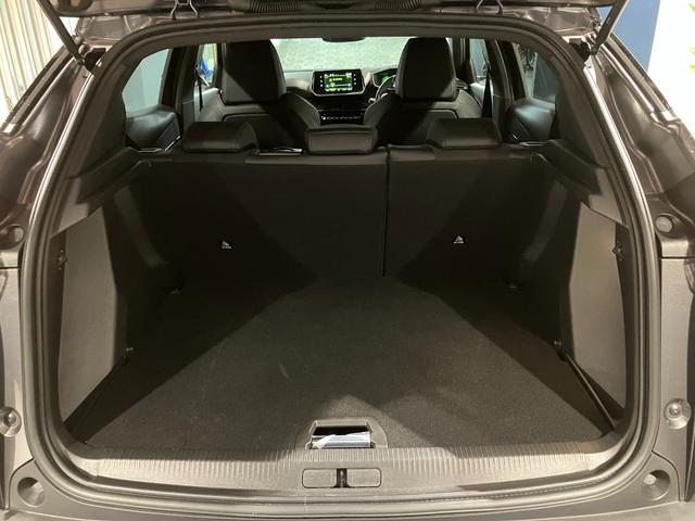 2008 GT ブルーHDi プレミアムエディション 純正ナビ ドライブレコーダー前後 ブラインドスポットモニター 運転席パワーシート レーンキープ 禁煙車 シートヒーター サンルーフ オートライト 衝突被害軽減ブレーキ ACC ETC(11枚目)