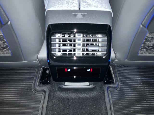 �㕔���Ȃɂ��G�A�R���A�t�r�a�A�V�[�g�q�[�^�[�����B