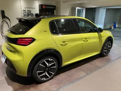 �饤����Σ��ܤ����ޥ�����դΥǥ��饤�Ȥȡ��������϶����緿�ե���ȥ��顼�ɥ���롣�ꥢ�ˤϿ�ʿ�Σ��ܤ����ޣ̣ţĥ饤�Ȥ���Ѥ�������ѥ��ȤǤ���ʤ��顢��ư����Ž̤�������ޥ饹�ʥե���ࡣ 7