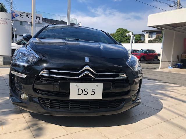 ＤＳ５ シック　ワンオーナー　自社保証３ヶ月　純正ナビＴＶ　スマートキー２個　茶クラブレザーシート　１７インチＡＷ　ＥＴＣ　バックカメラ　シートヒーター　ガラスルーフ　車検整備付き（3枚目）