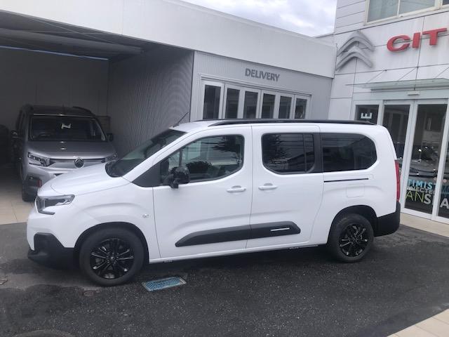 ベルランゴ ロング　マックス　ブルーＨＤｉ　７人乗り　弊社デモカー販売　クリーンディーゼルエンジン搭載　８ＡＴ　アクティブクルーズコントロール　アップルカープレイ＆アンドロイドオート対応（3枚目）