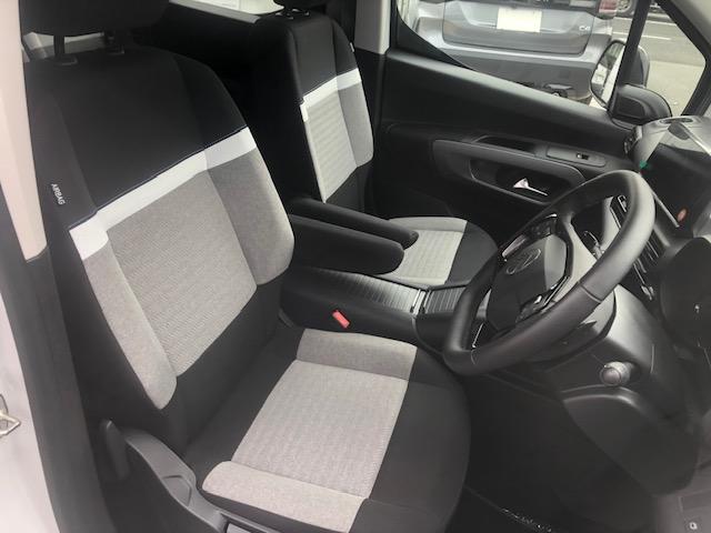 ベルランゴ ロング　マックス　ブルーＨＤｉ　７人乗り　弊社デモカー販売　クリーンディーゼルエンジン搭載　８ＡＴ　アクティブクルーズコントロール　アップルカープレイ＆アンドロイドオート対応（11枚目）