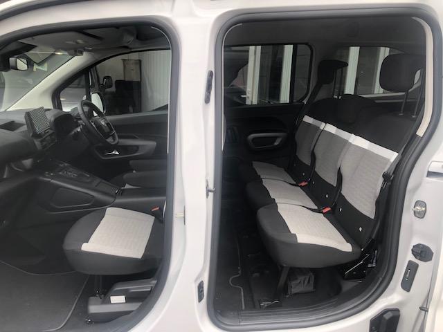 ベルランゴ ロング　マックス　ブルーＨＤｉ　７人乗り　弊社デモカー販売　クリーンディーゼルエンジン搭載　８ＡＴ　アクティブクルーズコントロール　アップルカープレイ＆アンドロイドオート対応（13枚目）