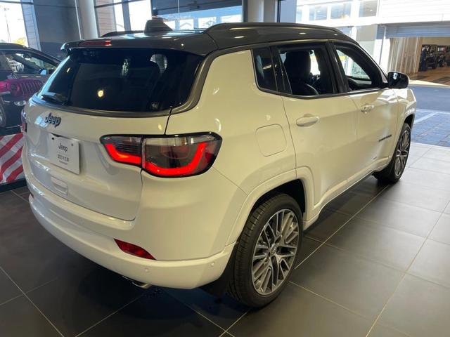 ジープ・コンパス Ｓモデル　認定中古車　パワーシート　パワーテールゲート　シートヒーター　フルセグＴＶ　ドライブレコーダー前後　１９インチアルミホイール（4枚目）