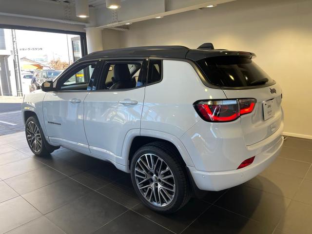 ジープ・コンパス Ｓモデル　認定中古車　パワーシート　パワーテールゲート　シートヒーター　フルセグＴＶ　ドライブレコーダー前後　１９インチアルミホイール（5枚目）