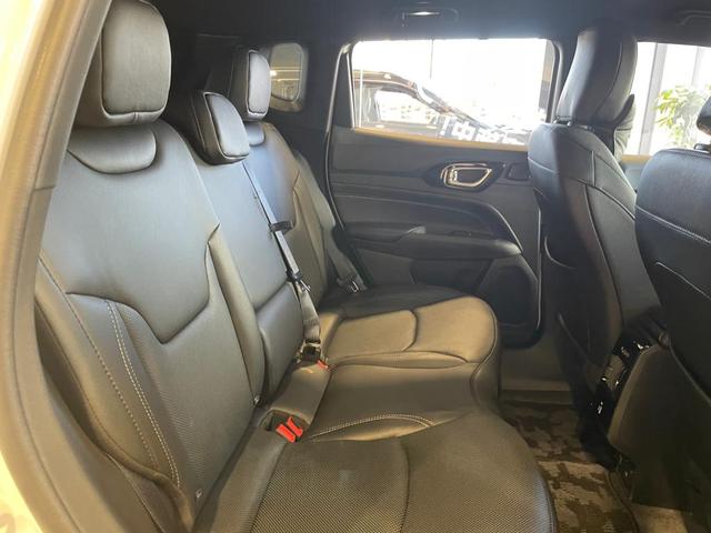 ジープ・コンパス Ｓモデル　認定中古車　パワーシート　パワーテールゲート　シートヒーター　フルセグＴＶ　ドライブレコーダー前後　１９インチアルミホイール（20枚目）