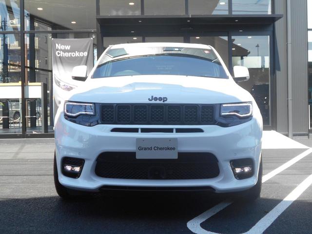 SRT8 禁煙車 ワンオーナー DVD再生 新車保証継承(2枚目)