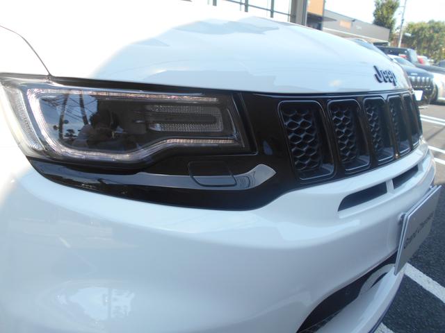 SRT8 禁煙車 ワンオーナー DVD再生 新車保証継承(3枚目)