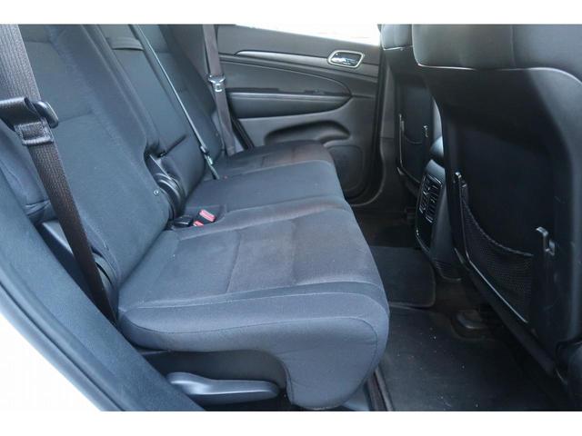 ジープ・グランドチェロキー ラレード　認定中古車　純正カーナビ　純正ドラレコ　レザーシート　　ＨＩＤヘッドランプ　クルーズコントロール　純正１８インチアルミホイール　パワーシート　バックカメラ　ブラインドスポットモニター　ＵＳＢ端子（26枚目）