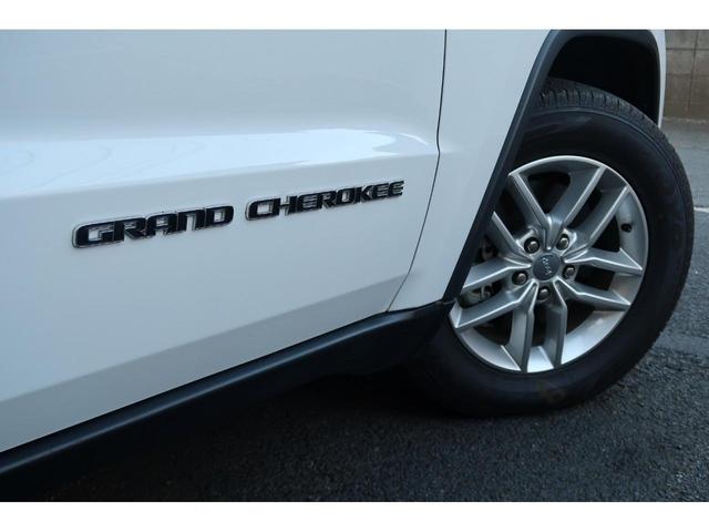 ジープ・グランドチェロキー ラレード　認定中古車　純正カーナビ　純正ドラレコ　レザーシート　　ＨＩＤヘッドランプ　クルーズコントロール　純正１８インチアルミホイール　パワーシート　バックカメラ　ブラインドスポットモニター　ＵＳＢ端子（39枚目）