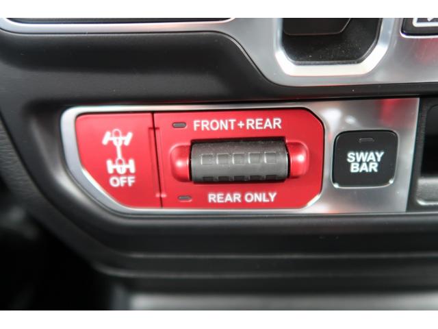 ジープ・ラングラーアンリミテッド４ｘｅ ルビコン４ｘｅ　認定中古車　ワンオーナー　　純正ナビ　カープレイ　２．０ＥＴＣ　リアカメラ　ＵＳＢ、タイプＣ利用可能　ヒーター付きレザーシート　４ＷＤ　新車保証継承　スペアキーあり　アダプティブクルーズコントロール（20枚目）