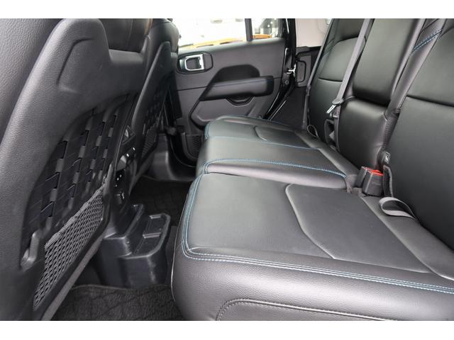 ジープ・ラングラーアンリミテッド４ｘｅ ルビコン４ｘｅ　認定中古車　ワンオーナー　　純正ナビ　カープレイ　２．０ＥＴＣ　リアカメラ　ＵＳＢ、タイプＣ利用可能　ヒーター付きレザーシート　４ＷＤ　新車保証継承　スペアキーあり　アダプティブクルーズコントロール（25枚目）