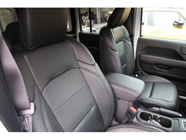 ジープ・ラングラーアンリミテッド サハラ　アルティテュード　限定車　認定中古車　新車保証継承　ワンオーナー　純正ヘッドライナー　カープレイ　アンドロイドオート　純正ナビ　ＬＥＤヘッドライト　黒レザー　シートヒーター　アダプティブクルーズ（8枚目）