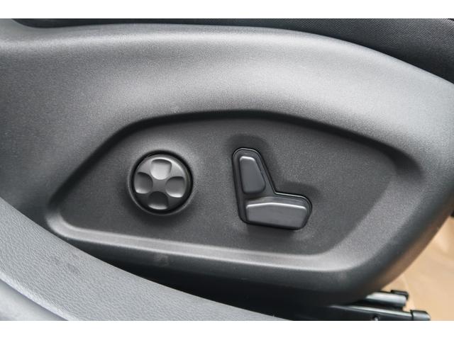 ジープ・コマンダー リミテッドサンルーフ　４ＷＤ　純正ナビ　アップルカープレイ　ＥＴＣ２．０　純正アルミホイール　全周囲カメラ　アダプティブクルーズコントロール　ブラインドスポットモニター　サンルーフ（21枚目）