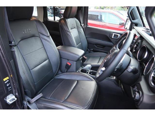 ジープ・ラングラーアンリミテッド サハラ　認定中古車！禁煙車！ワンオーナー！ブラックレザーシート！Ｊｅｅｐ純正ナビ標準装備！純正アルミホイール！アダプティブクルーズコントロール！レギュラーガソリン車！バックカメラ・フロントカメラ付き！（9枚目）