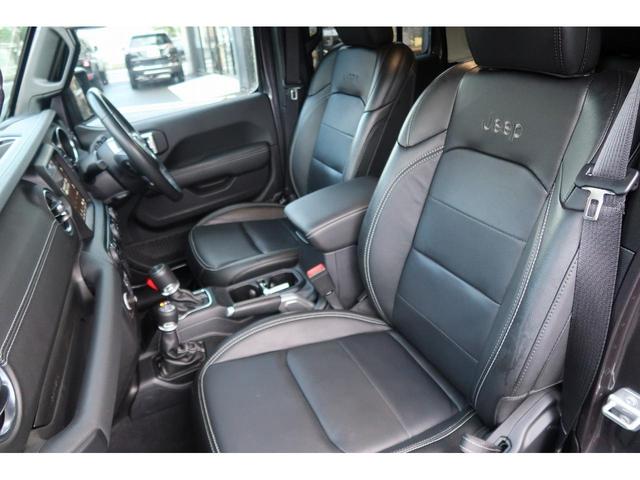 ジープ・ラングラーアンリミテッド サハラ　認定中古車！禁煙車！ワンオーナー！ブラックレザーシート！Ｊｅｅｐ純正ナビ標準装備！純正アルミホイール！アダプティブクルーズコントロール！レギュラーガソリン車！バックカメラ・フロントカメラ付き！（14枚目）