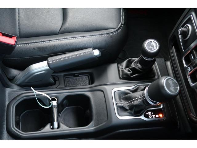 ジープ・ラングラーアンリミテッド サハラ　認定中古車！禁煙車！ワンオーナー！ブラックレザーシート！Ｊｅｅｐ純正ナビ標準装備！純正アルミホイール！アダプティブクルーズコントロール！レギュラーガソリン車！バックカメラ・フロントカメラ付き！（17枚目）