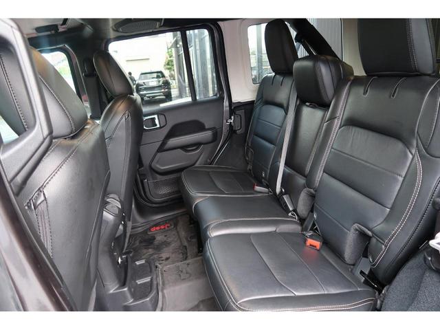 ジープ・ラングラーアンリミテッド サハラ　認定中古車！禁煙車！ワンオーナー！ブラックレザーシート！Ｊｅｅｐ純正ナビ標準装備！純正アルミホイール！アダプティブクルーズコントロール！レギュラーガソリン車！バックカメラ・フロントカメラ付き！（27枚目）
