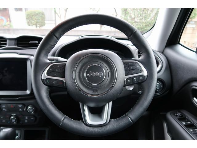 ジープ・レネゲード リミテッド　認定中古車　弊社元デモカー　ワンオーナー　禁煙車　純正ナビ　ＥＴＣ２．０　アップルカープレイ　レザーシート　シートヒーター　ＬＥＤヘッドライト　純正アルミホイール　アダプティブクルーズコントロール（9枚目）