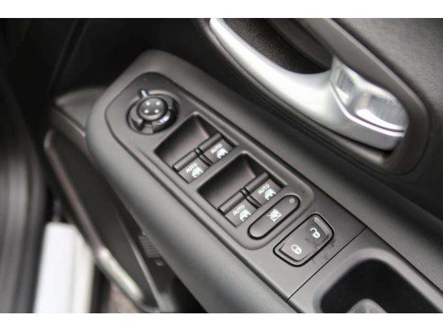 ジープ・レネゲード リミテッド　認定中古車　弊社元デモカー　ワンオーナー　禁煙車　純正ナビ　ＥＴＣ２．０　アップルカープレイ　レザーシート　シートヒーター　ＬＥＤヘッドライト　純正アルミホイール　アダプティブクルーズコントロール（22枚目）